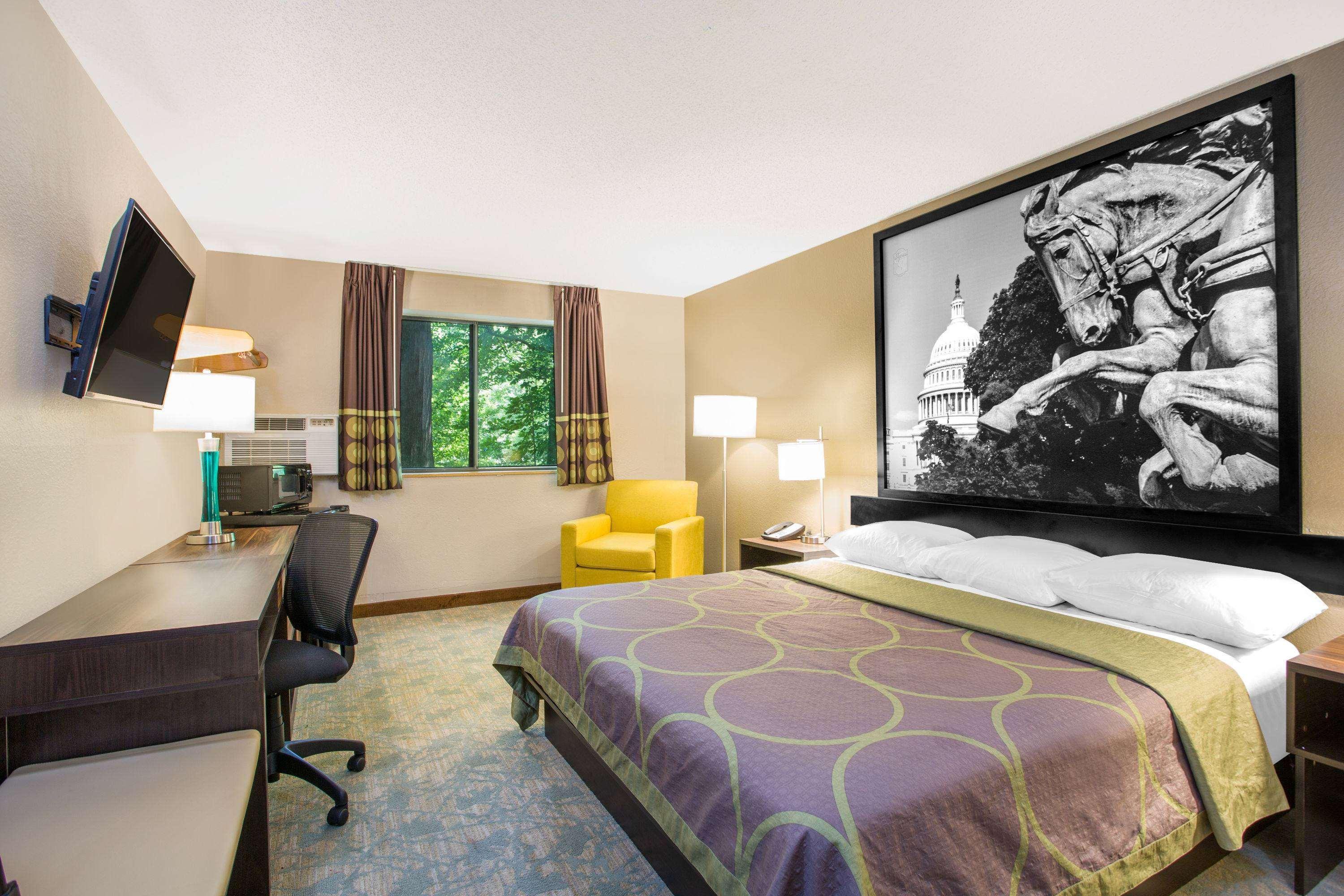 Super 8 By Wyndham Waldorf Motel Buitenkant foto