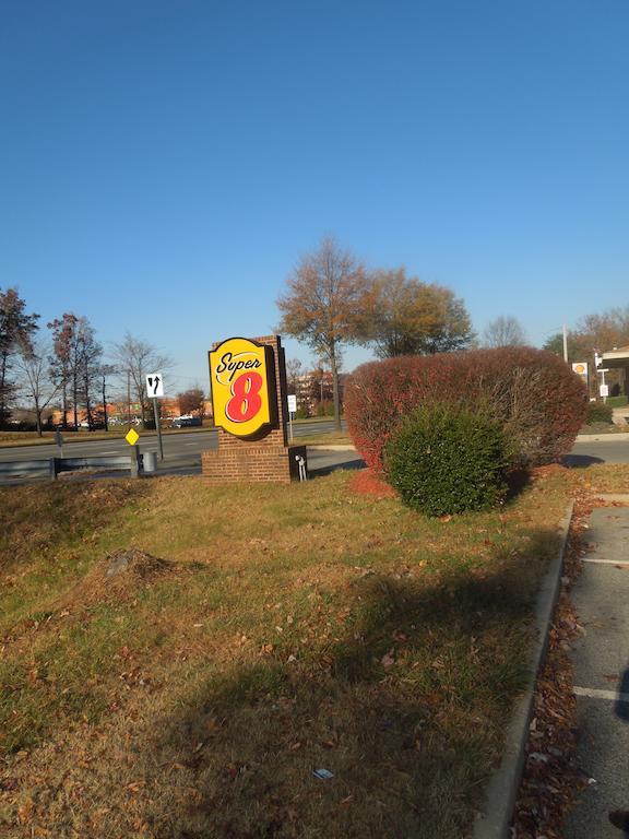 Super 8 By Wyndham Waldorf Motel Buitenkant foto